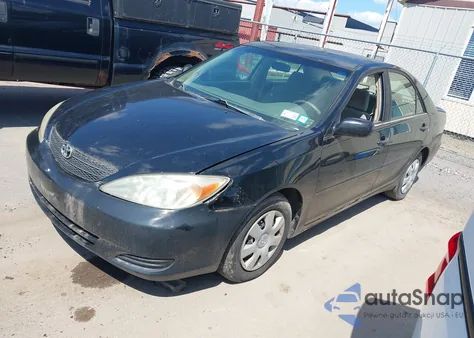 2002 Toyota Camry Le z USA, uszkodzony, nr VIN 4T1BE32K72U110285